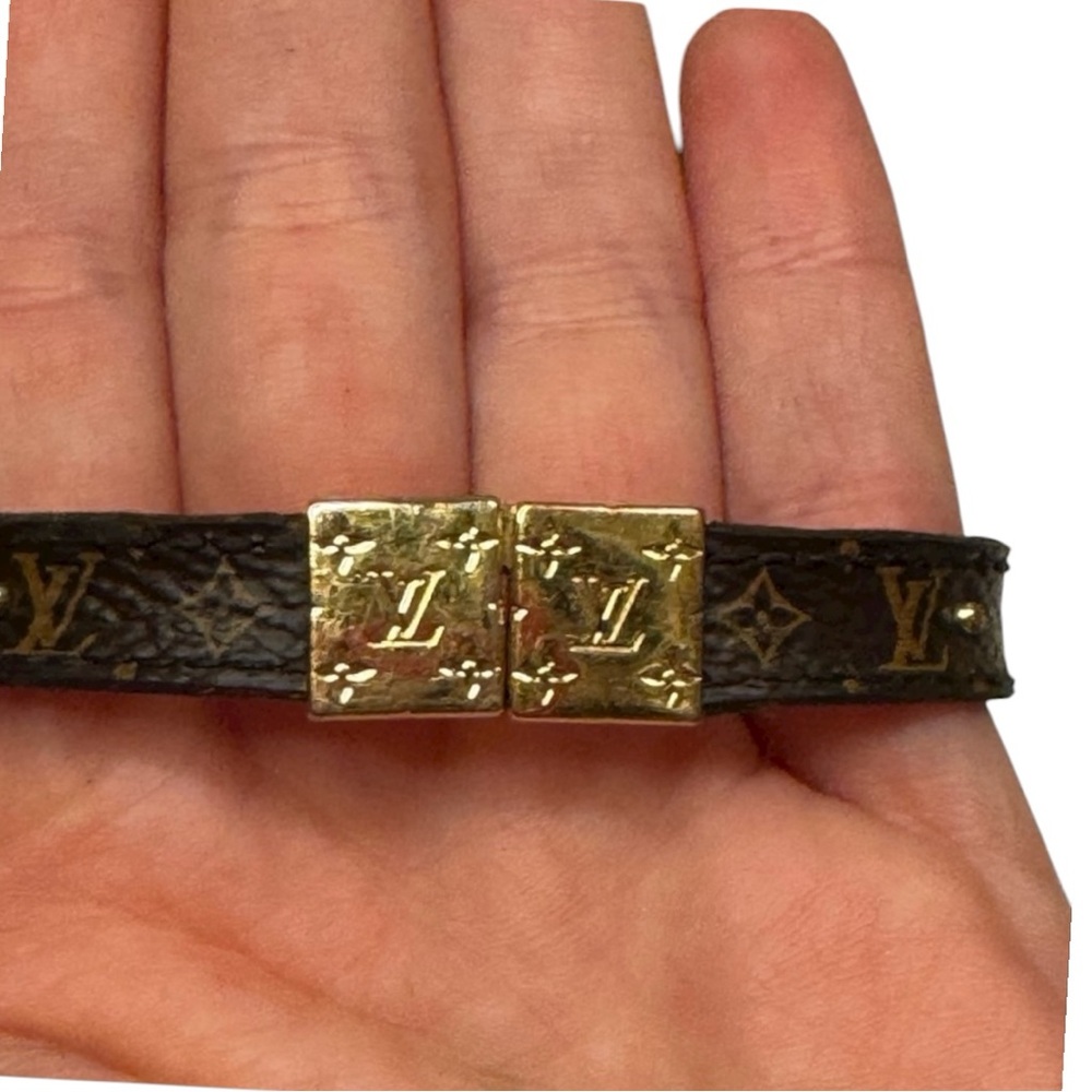 Louis Vuitton Reversible Monogram and Red Gold LV Circle Bracelet - Picture 5 of 8